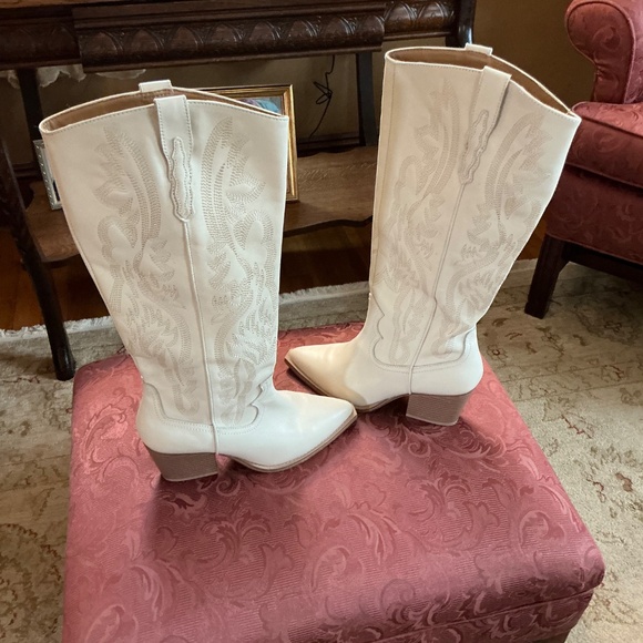 Crown Vintage Sila Embroidered Western Boots in White Sz 7 EUC - Picture 7 of 15
